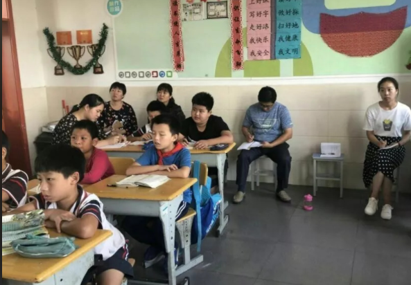 愿点点微光既照前路更亮归途或许就是教育家精力最动人的容貌 愿点点微光既照前路更亮归途或许就是教育家精力最动人的容貌