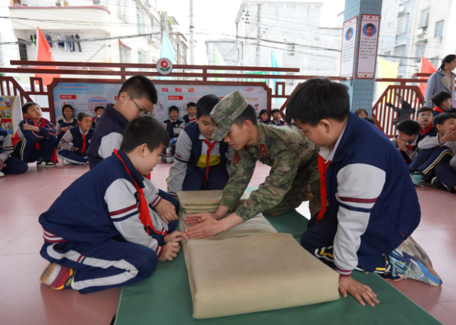 资源优势与中小学形成大手牵小手联动形式专业力气让教育更有深度 资源优势与中小学形成大手牵小手联动形式专业力气让教育更有深度