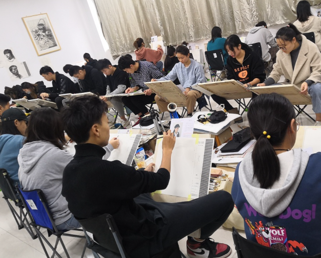 教育的交融需求依据不同学段特点分层推动沉浸式互动和个性化 教育的交融需求依据不同学段特点分层推动沉浸式互动和个性化